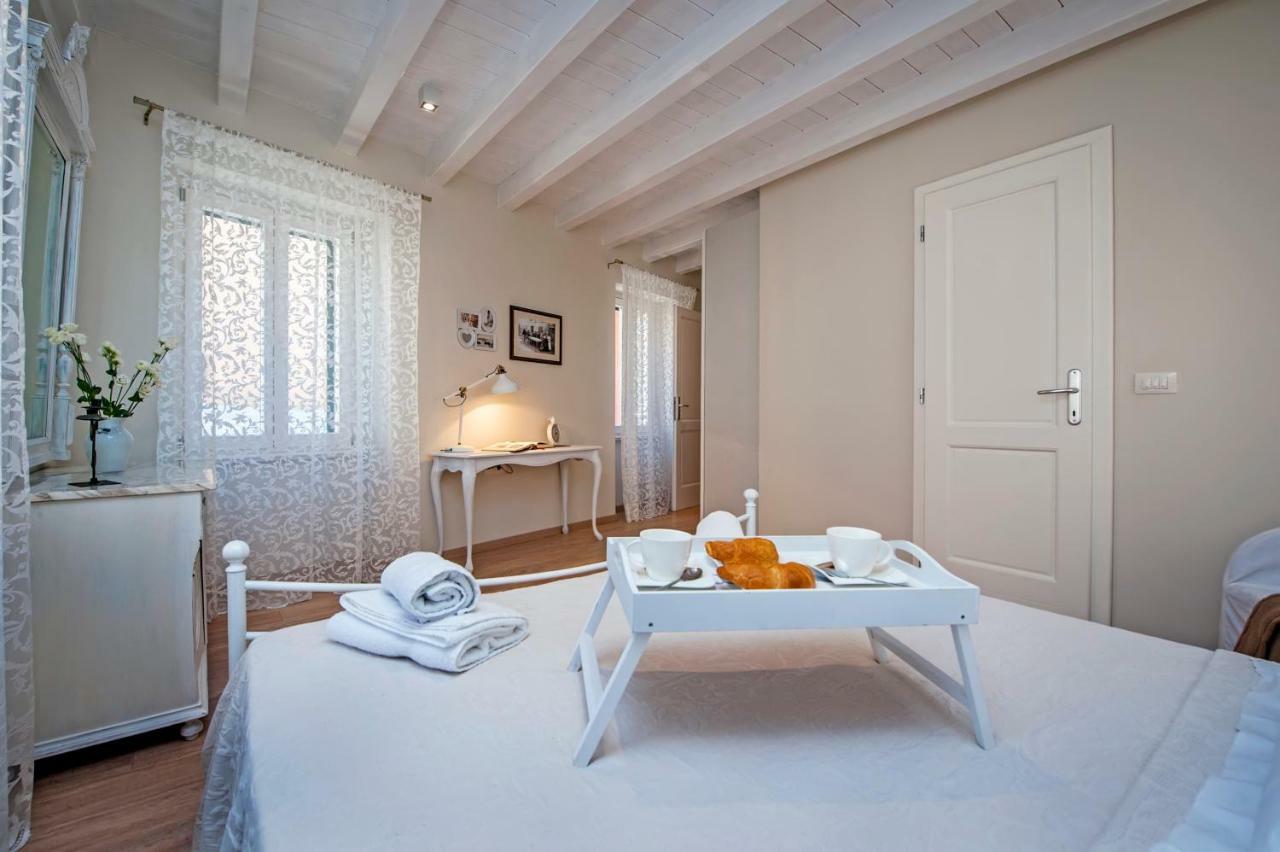 Casa Sbisa' Apartment Ровінь Екстер'єр фото