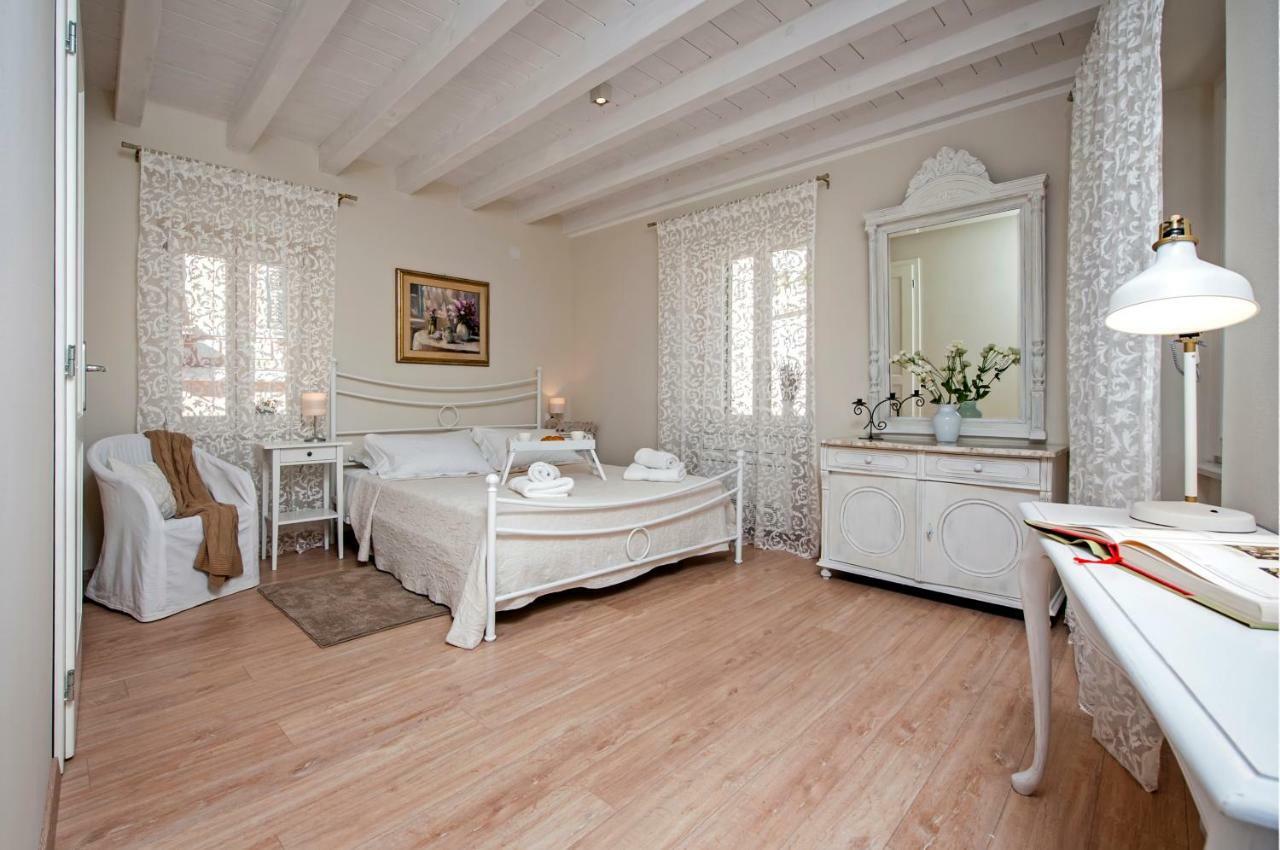 Casa Sbisa' Apartment Ровінь Екстер'єр фото