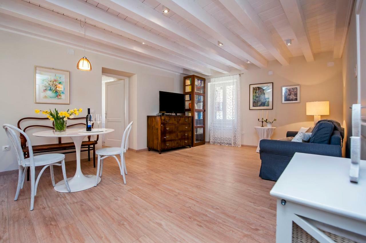 Casa Sbisa' Apartment Ровінь Екстер'єр фото