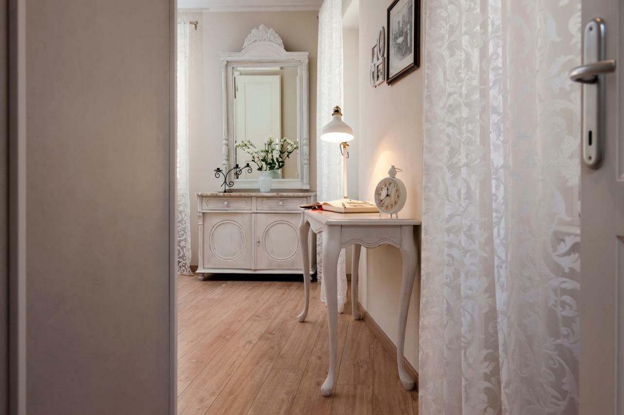 Casa Sbisa' Apartment Ровінь Екстер'єр фото