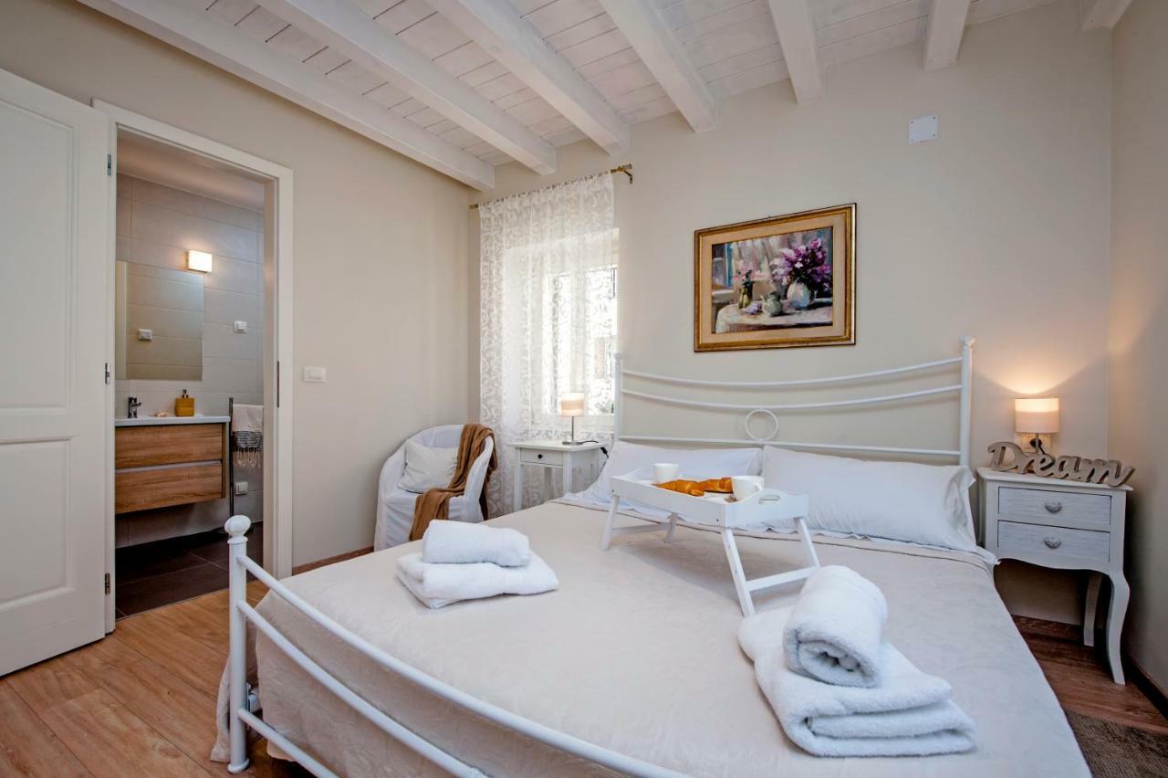 Casa Sbisa' Apartment Ровінь Екстер'єр фото